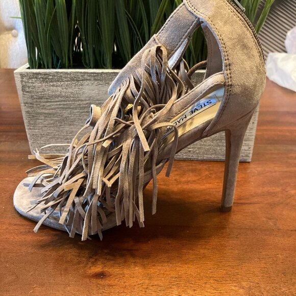Steve Madden Taupe Fringly Sandals  Size 8 - Picture 9 of 10